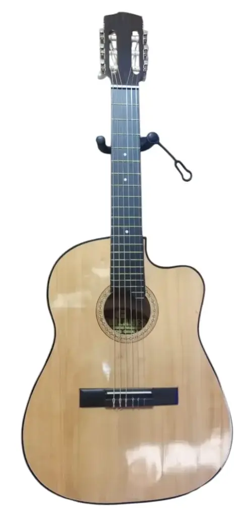Requinto Gavilanes Estándar con cuerdas de nylon